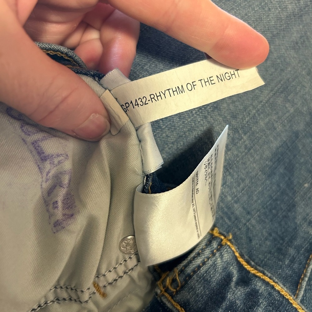 NWT! New Levi Woman’s 311 Shaping Skinny Studded Jean - Picture 13 of 13